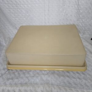 Tupperware Rectangle Cake Carrier (missing handle)